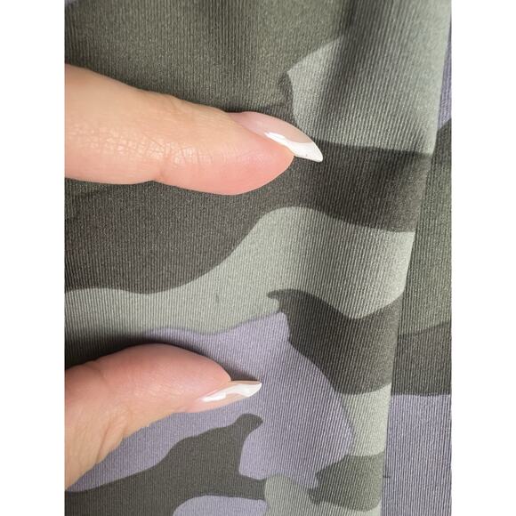 Lululemon Heritage Camo Keep Moving Pants Size 6 High Rise 7/8 Lavender Crop - Picture 10 of 11